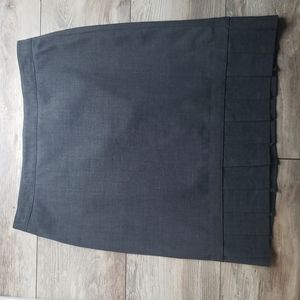 Express Pencil Skirt. Gray. Size 6. Brand new condition.